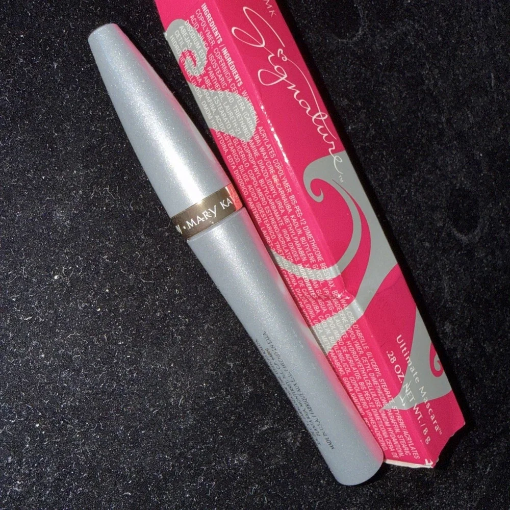 New Rare Mary Kay Ultimate Lash Lengthening Black Mascara NIB Smudge Proof. 5572